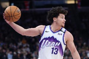 来劲了！18号秀克莱顿垃圾时间连中3记三分打停尼克斯